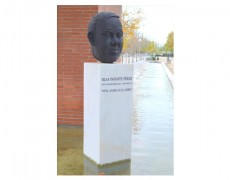 Sculpture  hommage  à Blas Infante